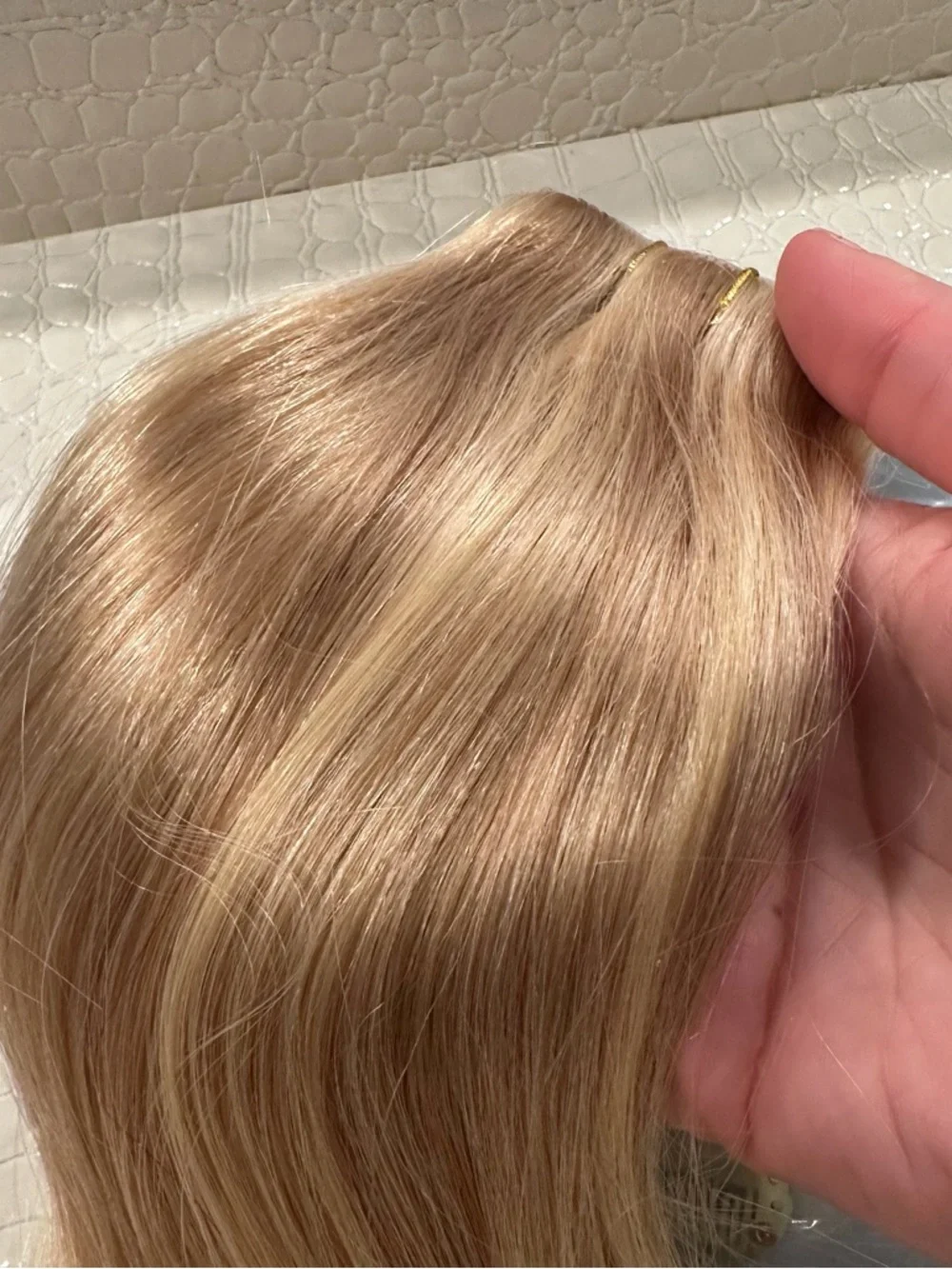 20” Dirty Blonde 18/22 Invisible Edge Clip in Human Hair Extensions 110g 7pc TB5